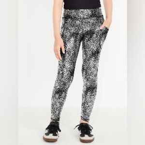 GAP Black and White Animal Print high waisted capri Leggings